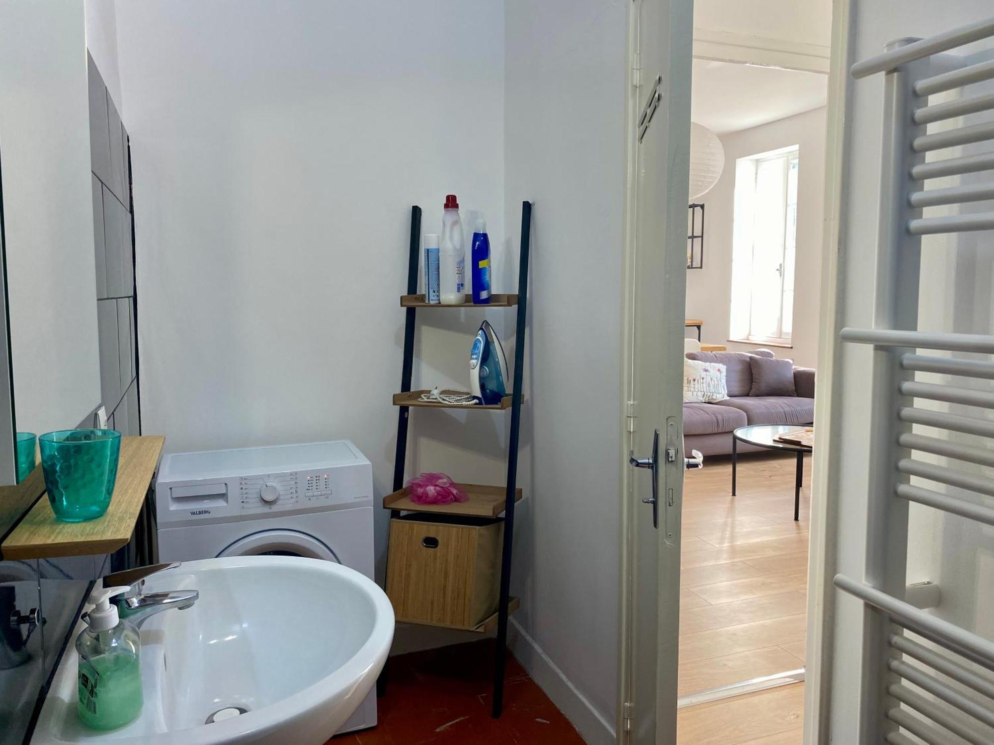 Apartment T2 De 48m2 A 300m Du Centre *